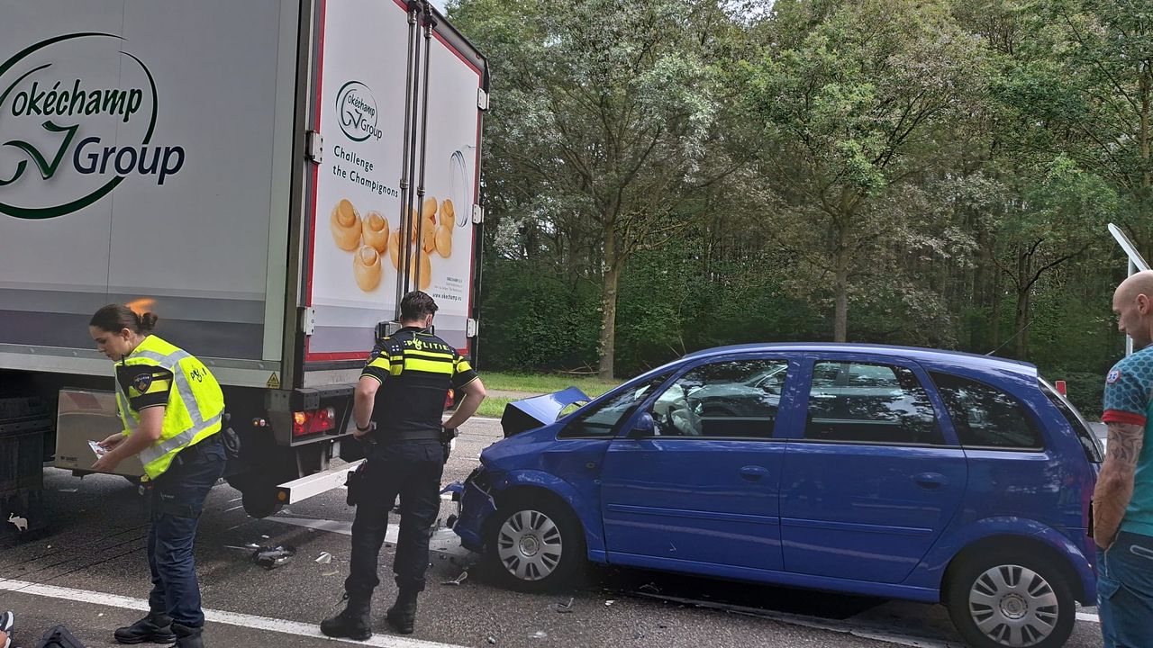 Bestuurder Gewond Na Botsing Met Vrachtwagen Oozo Nl