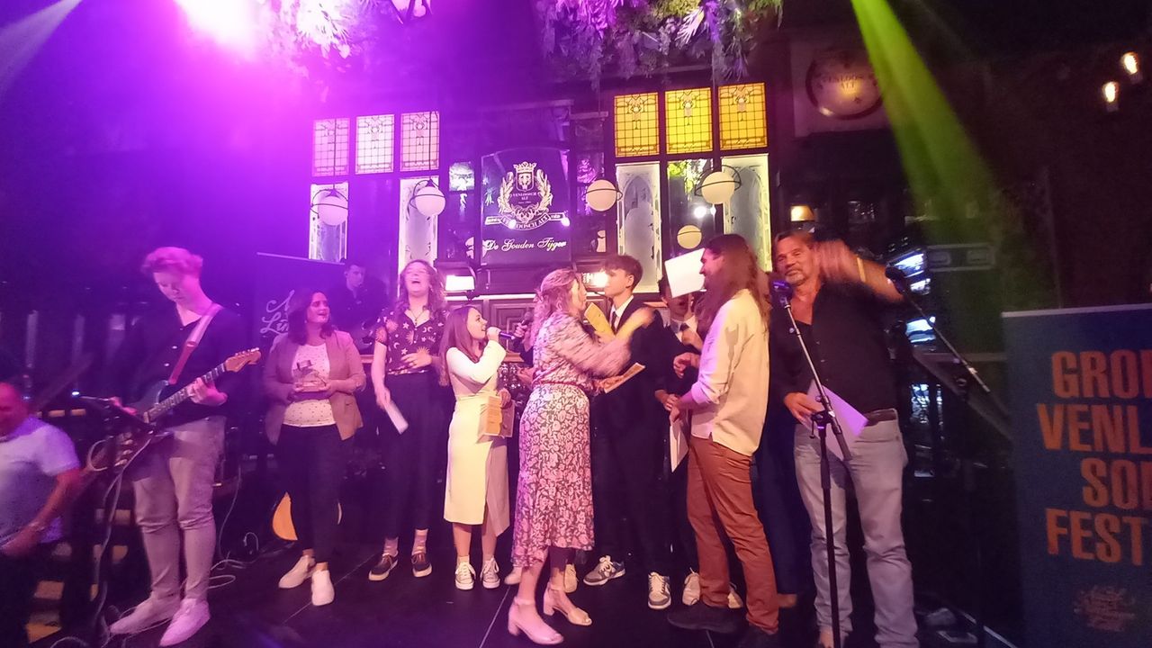 Rik Janssen en Sam Wiedijk winnen Venloos Songfestival