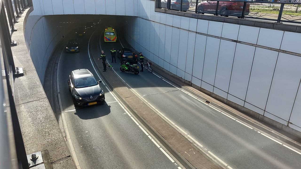 Motorrijder gewond bij ongeval in tunnel