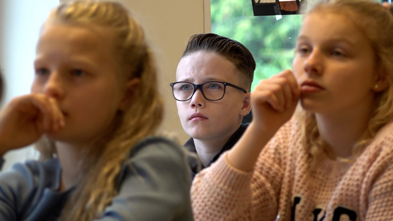 Stradivarius op zolder liggen met plaatjes StrijkersForum