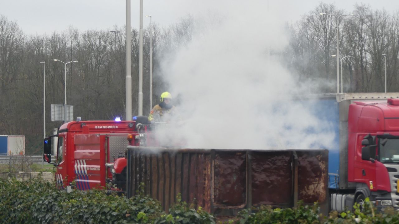 Container in brand op A67