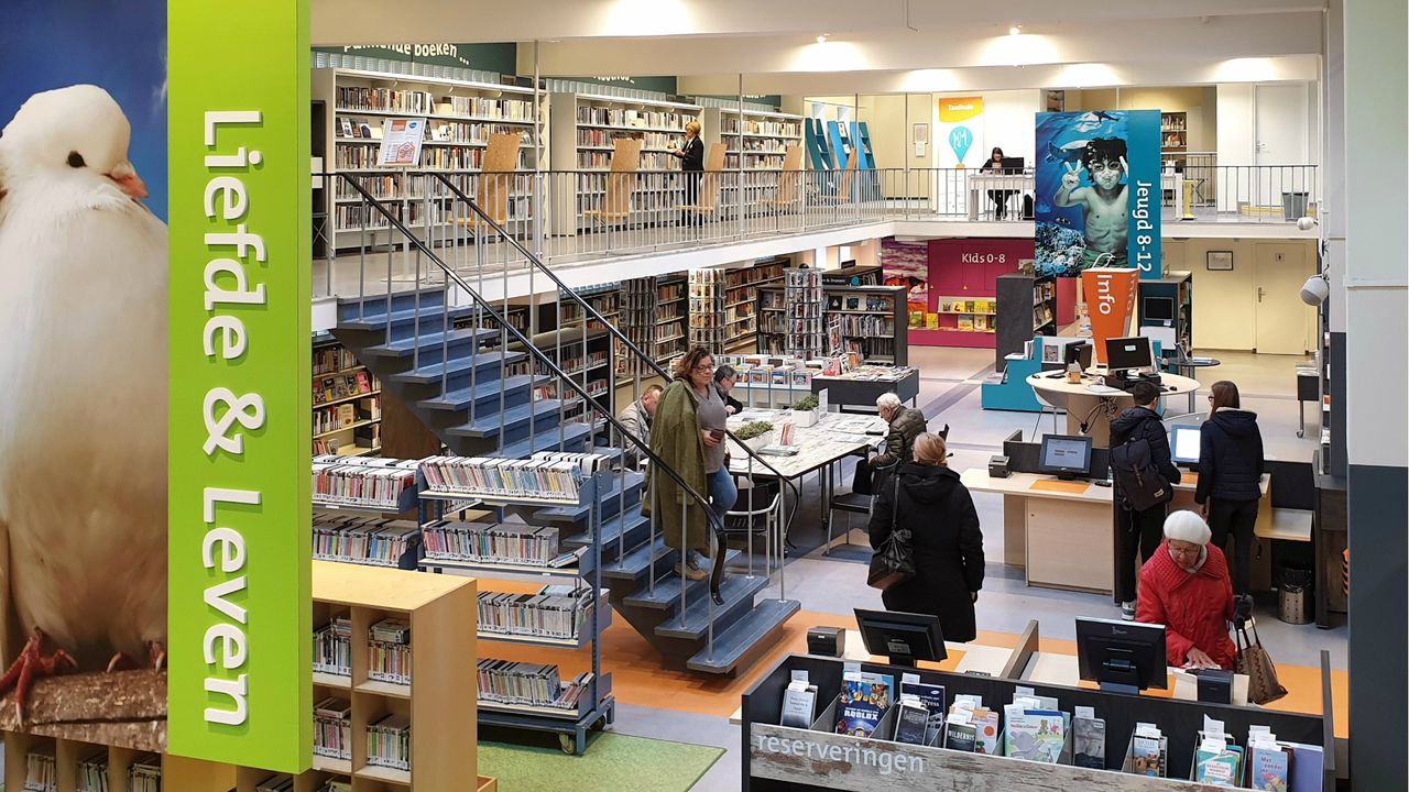 Boekenmarkt tijdens open dag bibliotheek