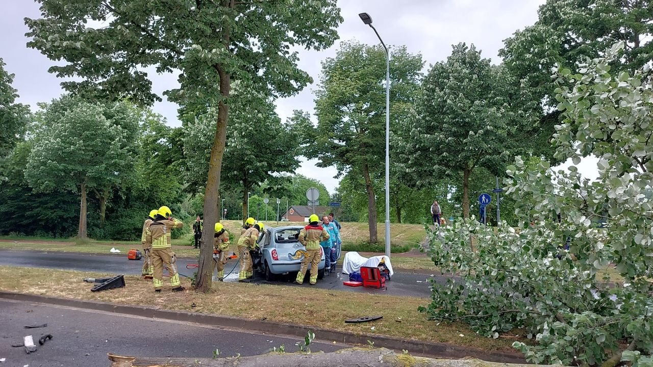 Auto ramt boom in Venlo