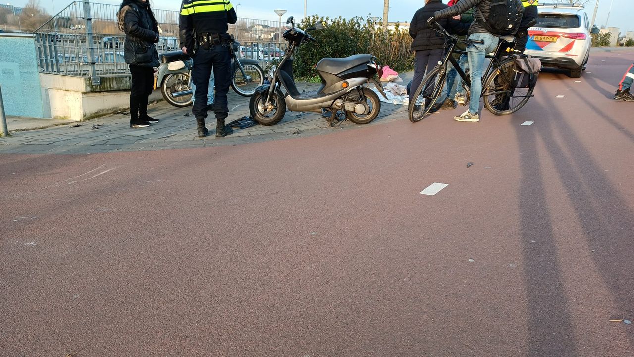Gewonde bij ongeval tussen scooter en bromfiets